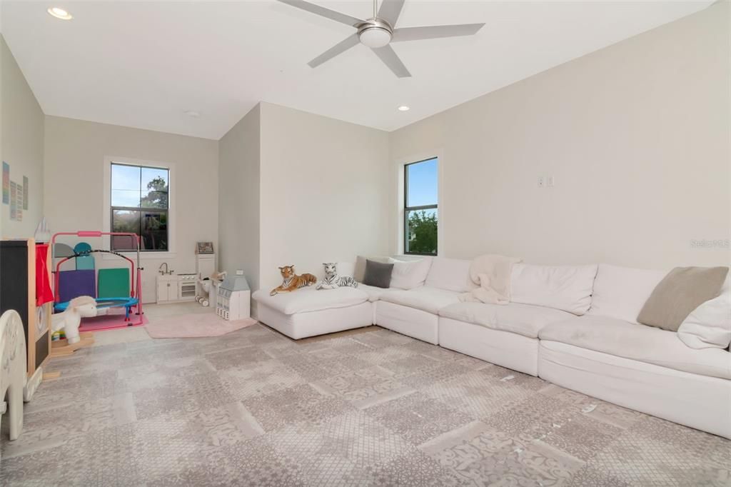 For Rent: $19,000 (5 beds, 4 baths, 4532 Square Feet)