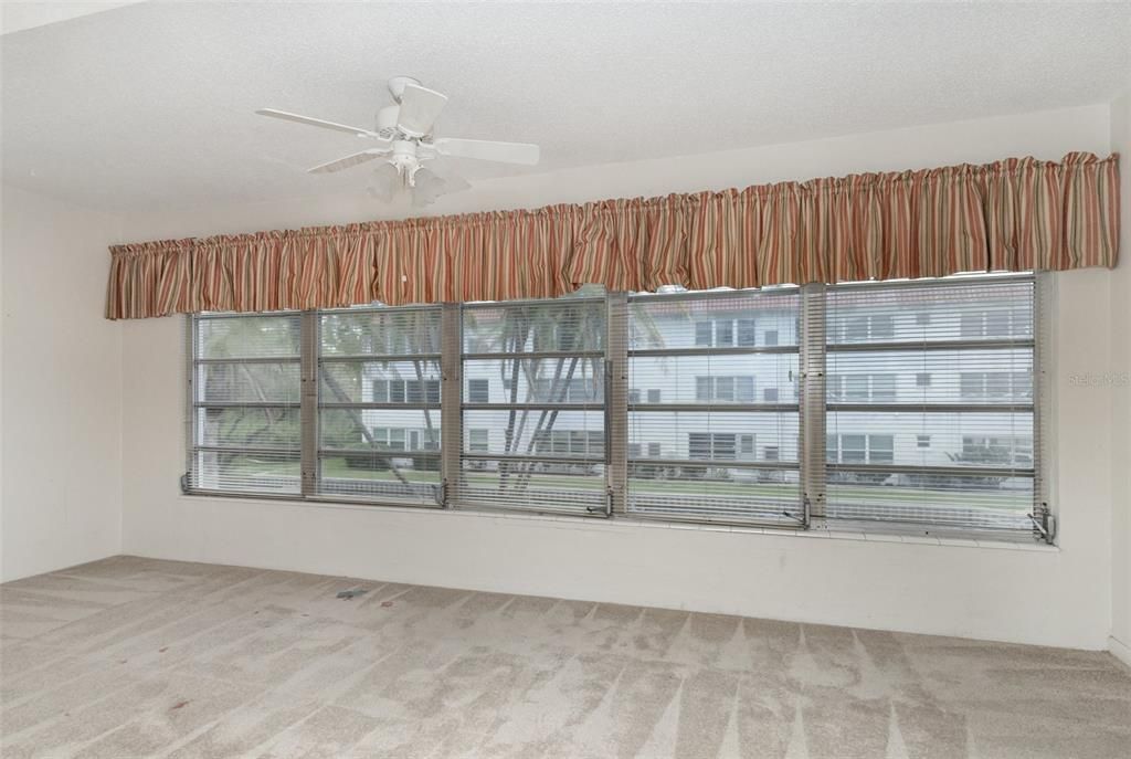 待售: $75,000 (2 贝兹, 2 浴室, 1361 平方英尺)