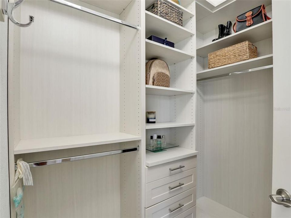 For Sale: $879,900 (4 beds, 2 baths, 2295 Square Feet)