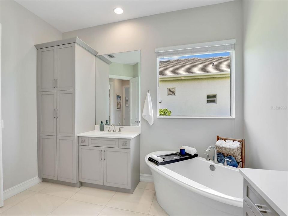 For Sale: $879,900 (4 beds, 2 baths, 2295 Square Feet)