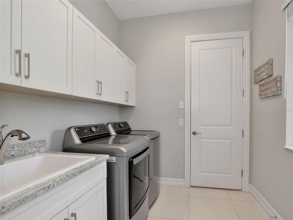 For Sale: $879,900 (4 beds, 2 baths, 2295 Square Feet)