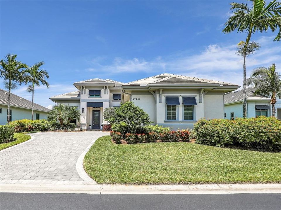 For Sale: $879,900 (4 beds, 2 baths, 2295 Square Feet)