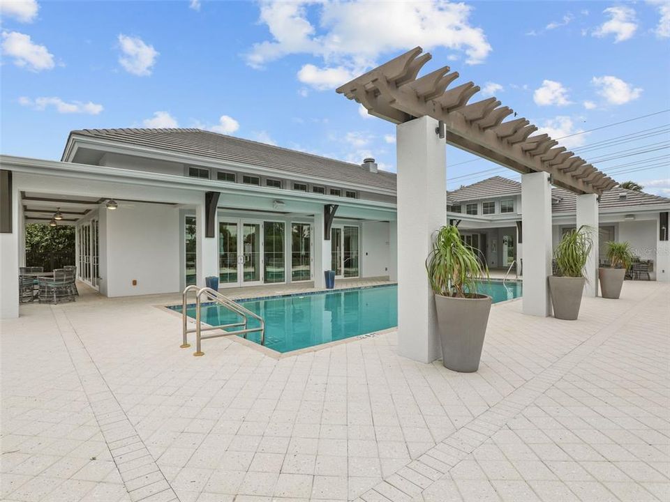 For Sale: $879,900 (4 beds, 2 baths, 2295 Square Feet)