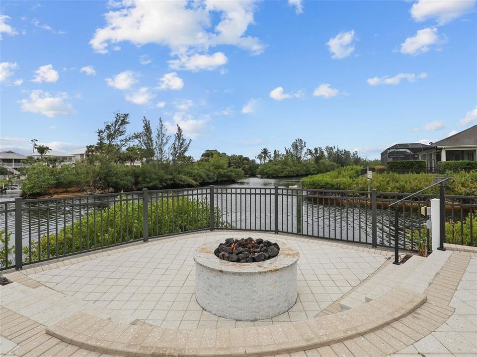 For Sale: $879,900 (4 beds, 2 baths, 2295 Square Feet)