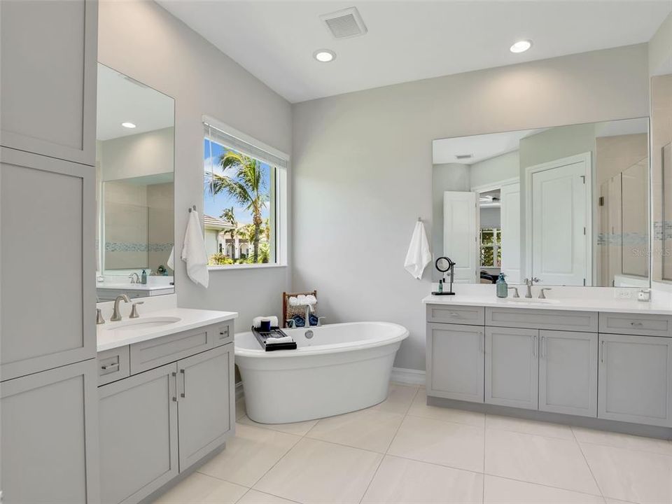 For Sale: $879,900 (4 beds, 2 baths, 2295 Square Feet)