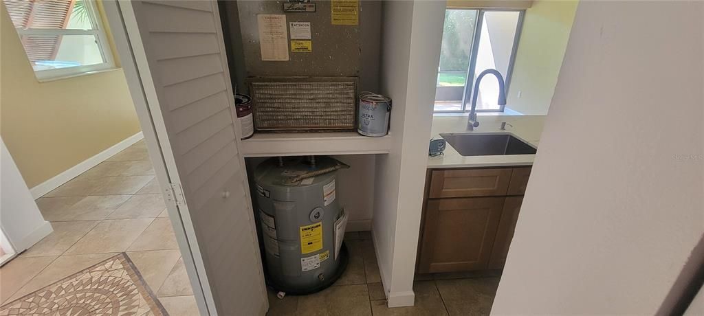 For Sale: $210,000 (2 beds, 2 baths, 897 Square Feet)