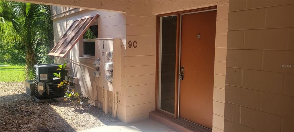 For Sale: $210,000 (2 beds, 2 baths, 897 Square Feet)