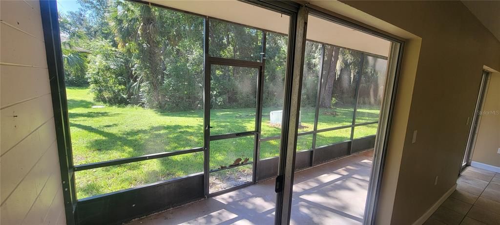 For Sale: $210,000 (2 beds, 2 baths, 897 Square Feet)