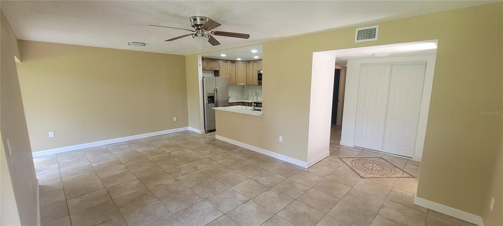 For Sale: $210,000 (2 beds, 2 baths, 897 Square Feet)