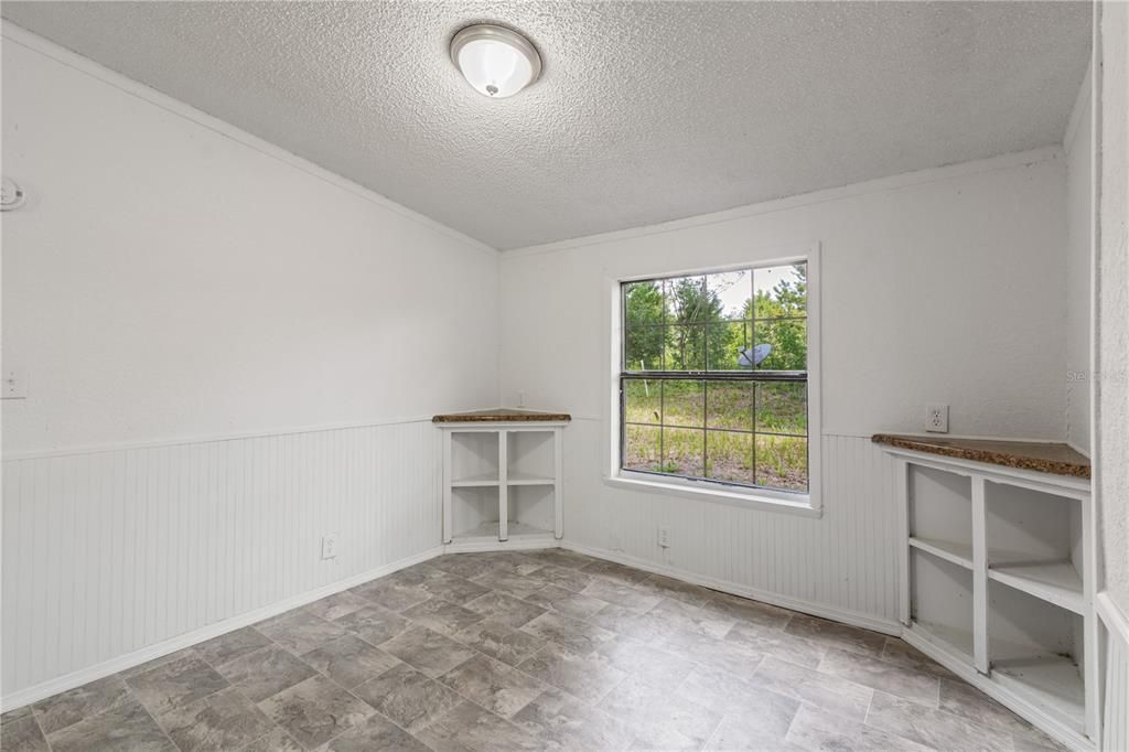 合同活跃: $138,000 (3 贝兹, 2 浴室, 1512 平方英尺)