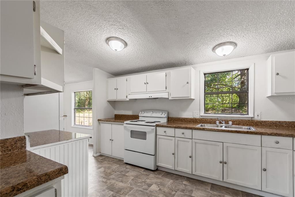 合同活跃: $138,000 (3 贝兹, 2 浴室, 1512 平方英尺)