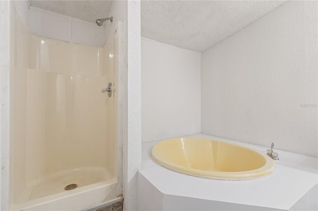 合同活跃: $138,000 (3 贝兹, 2 浴室, 1512 平方英尺)