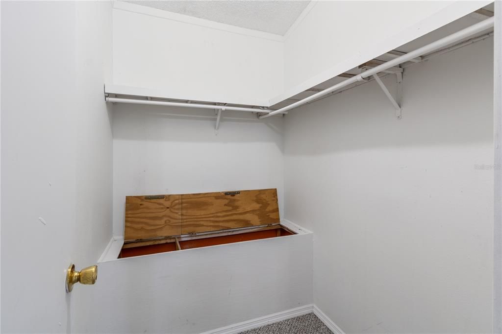 合同活跃: $138,000 (3 贝兹, 2 浴室, 1512 平方英尺)