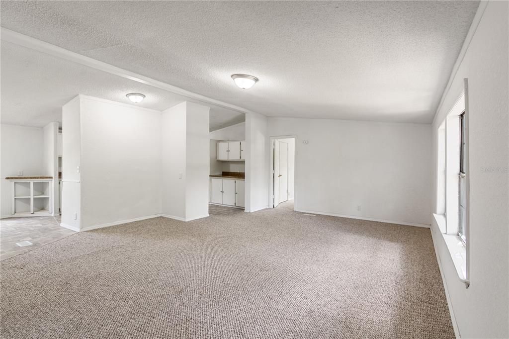 合同活跃: $138,000 (3 贝兹, 2 浴室, 1512 平方英尺)