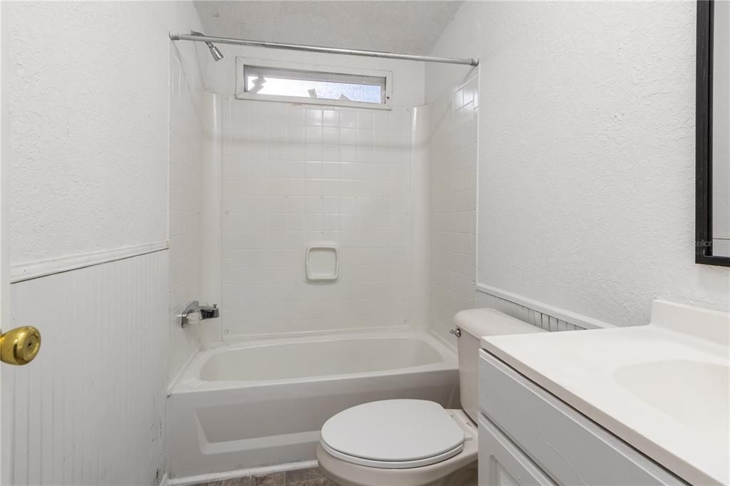 合同活跃: $138,000 (3 贝兹, 2 浴室, 1512 平方英尺)