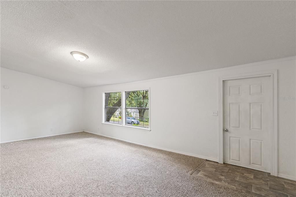 合同活跃: $138,000 (3 贝兹, 2 浴室, 1512 平方英尺)