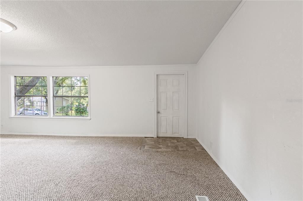 合同活跃: $138,000 (3 贝兹, 2 浴室, 1512 平方英尺)