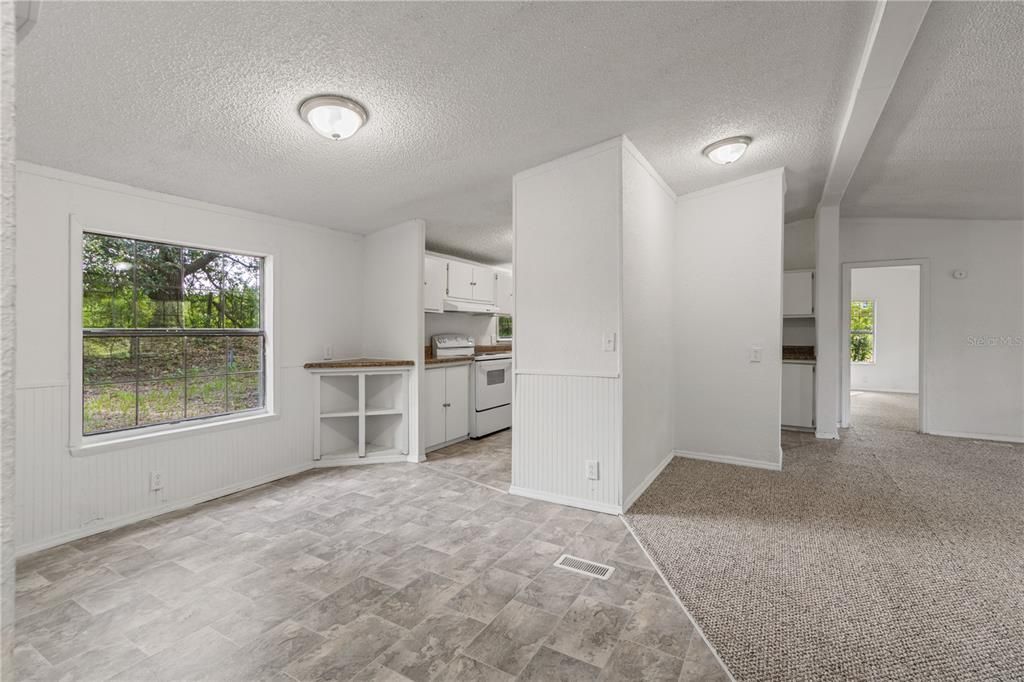 合同活跃: $138,000 (3 贝兹, 2 浴室, 1512 平方英尺)