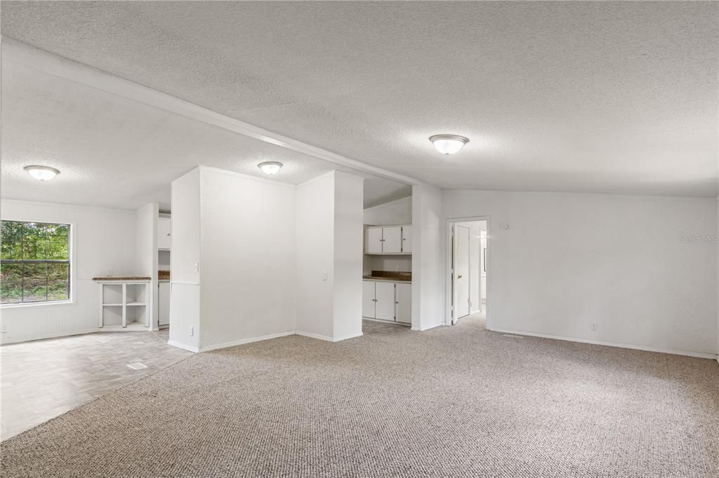 合同活跃: $138,000 (3 贝兹, 2 浴室, 1512 平方英尺)