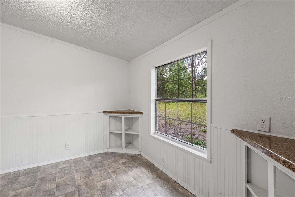 合同活跃: $138,000 (3 贝兹, 2 浴室, 1512 平方英尺)