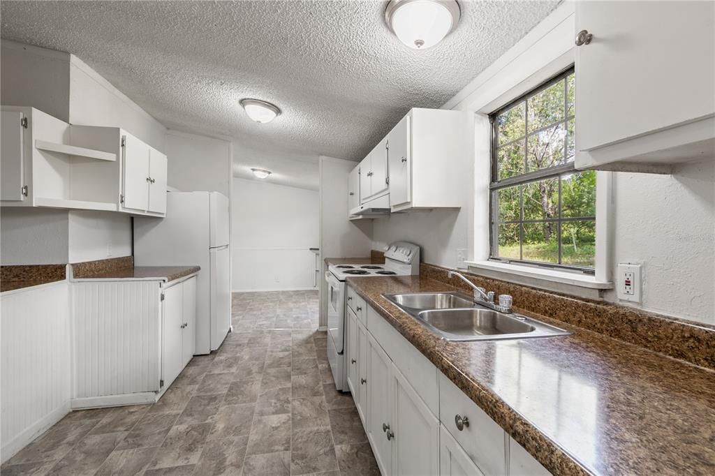 合同活跃: $138,000 (3 贝兹, 2 浴室, 1512 平方英尺)