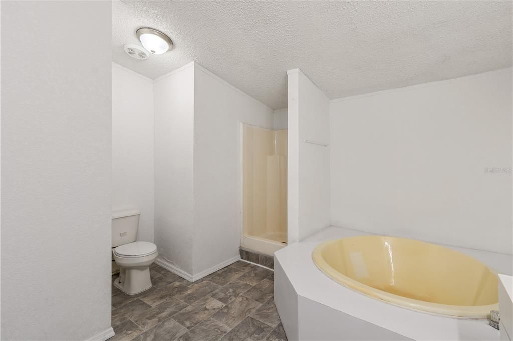 合同活跃: $138,000 (3 贝兹, 2 浴室, 1512 平方英尺)