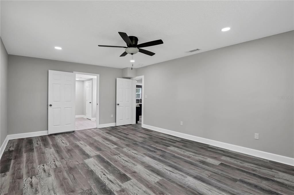 En Venta: $395,000 (4 camas, 3 baños, 2472 Pies cuadrados)