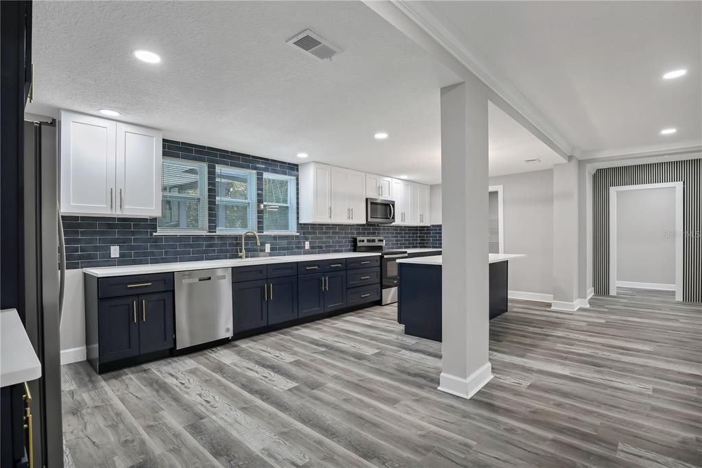 En Venta: $395,000 (4 camas, 3 baños, 2472 Pies cuadrados)