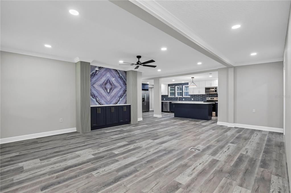 En Venta: $395,000 (4 camas, 3 baños, 2472 Pies cuadrados)