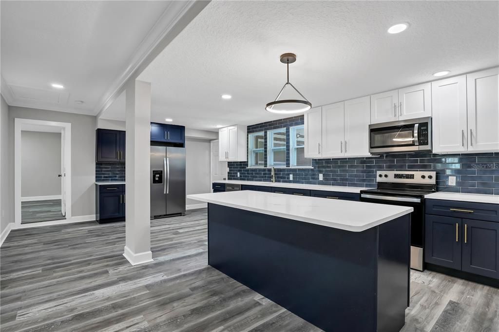 En Venta: $395,000 (4 camas, 3 baños, 2472 Pies cuadrados)