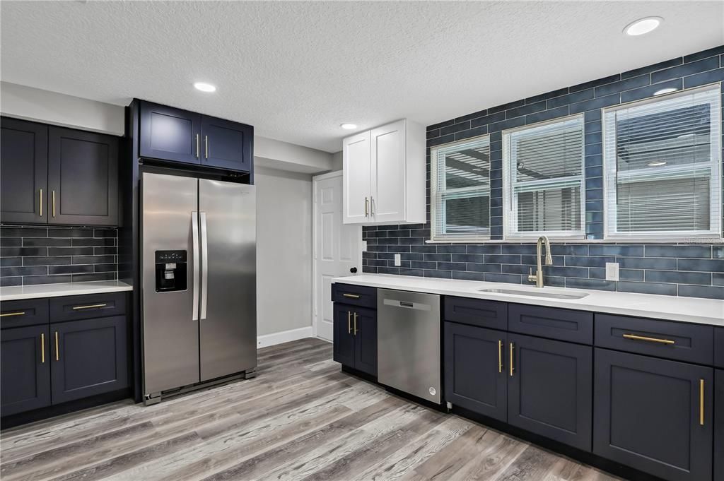 En Venta: $395,000 (4 camas, 3 baños, 2472 Pies cuadrados)