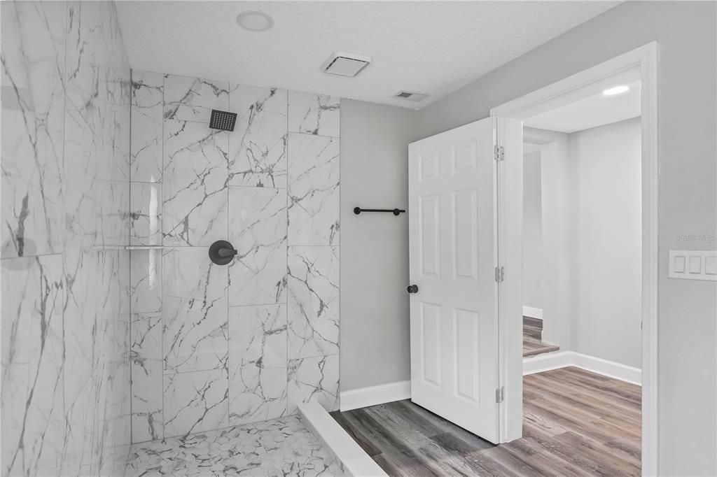 En Venta: $395,000 (4 camas, 3 baños, 2472 Pies cuadrados)