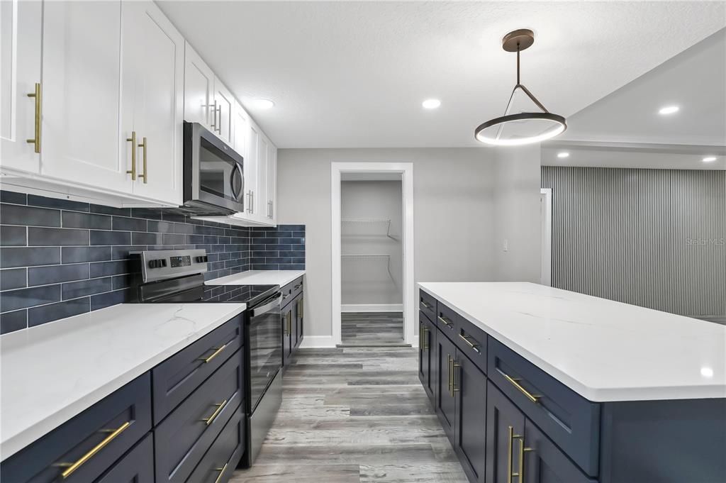 En Venta: $395,000 (4 camas, 3 baños, 2472 Pies cuadrados)