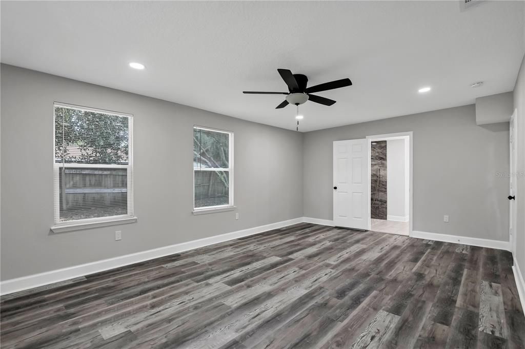 En Venta: $395,000 (4 camas, 3 baños, 2472 Pies cuadrados)