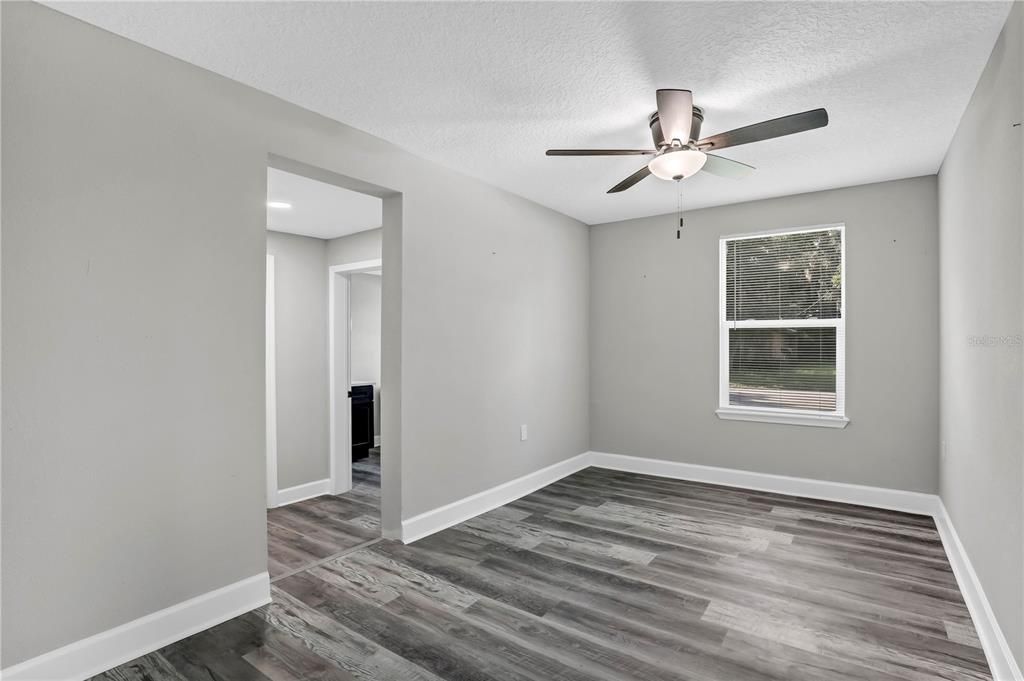 En Venta: $395,000 (4 camas, 3 baños, 2472 Pies cuadrados)