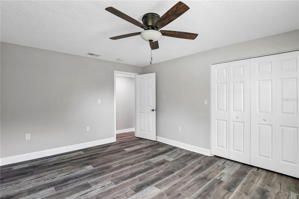 En Venta: $395,000 (4 camas, 3 baños, 2472 Pies cuadrados)