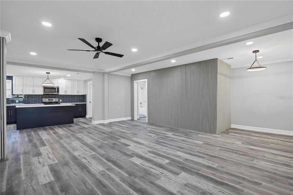 En Venta: $395,000 (4 camas, 3 baños, 2472 Pies cuadrados)