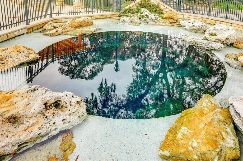 En Venta: $395,000 (4 camas, 3 baños, 2472 Pies cuadrados)