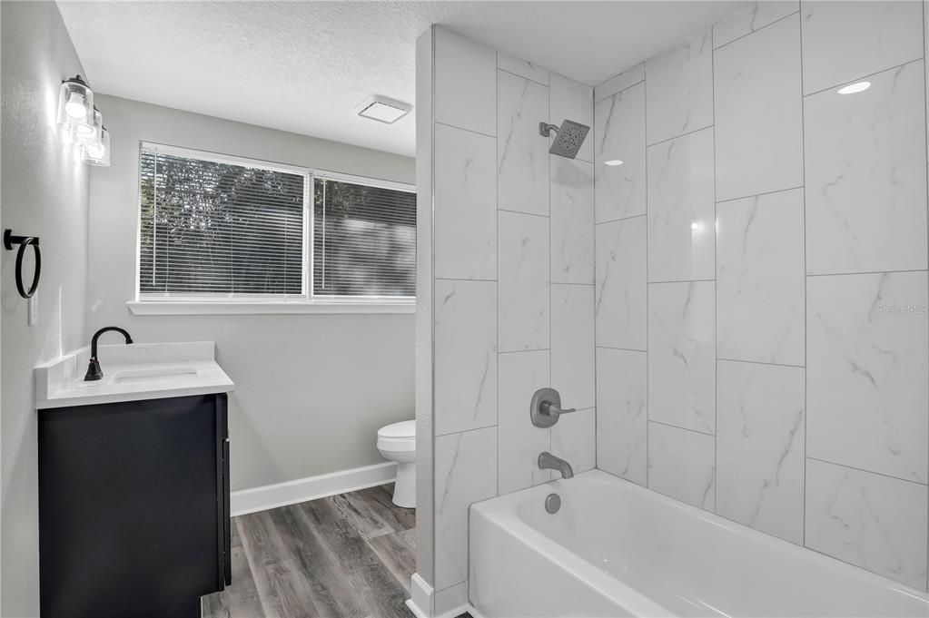 En Venta: $395,000 (4 camas, 3 baños, 2472 Pies cuadrados)