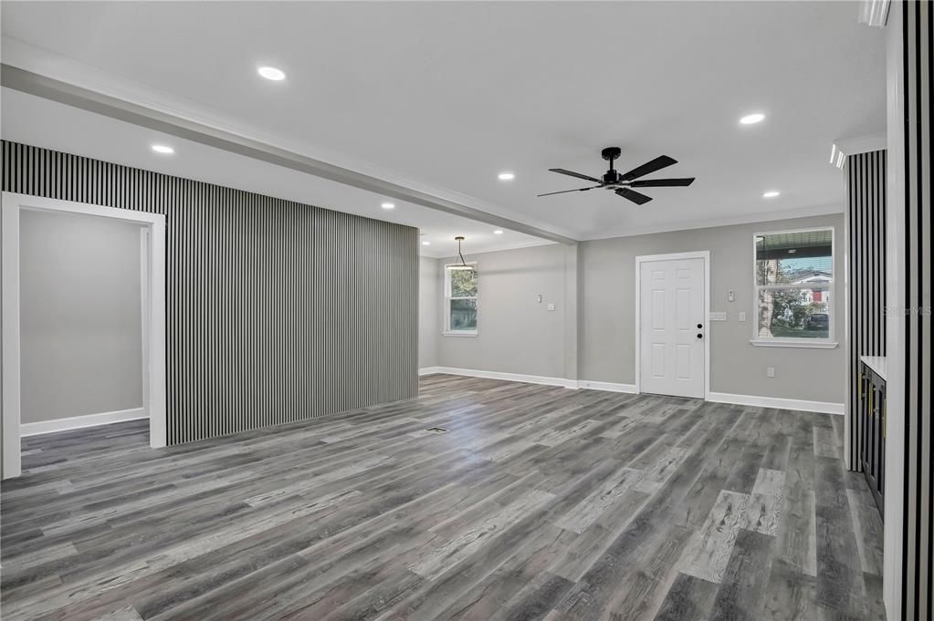 En Venta: $395,000 (4 camas, 3 baños, 2472 Pies cuadrados)