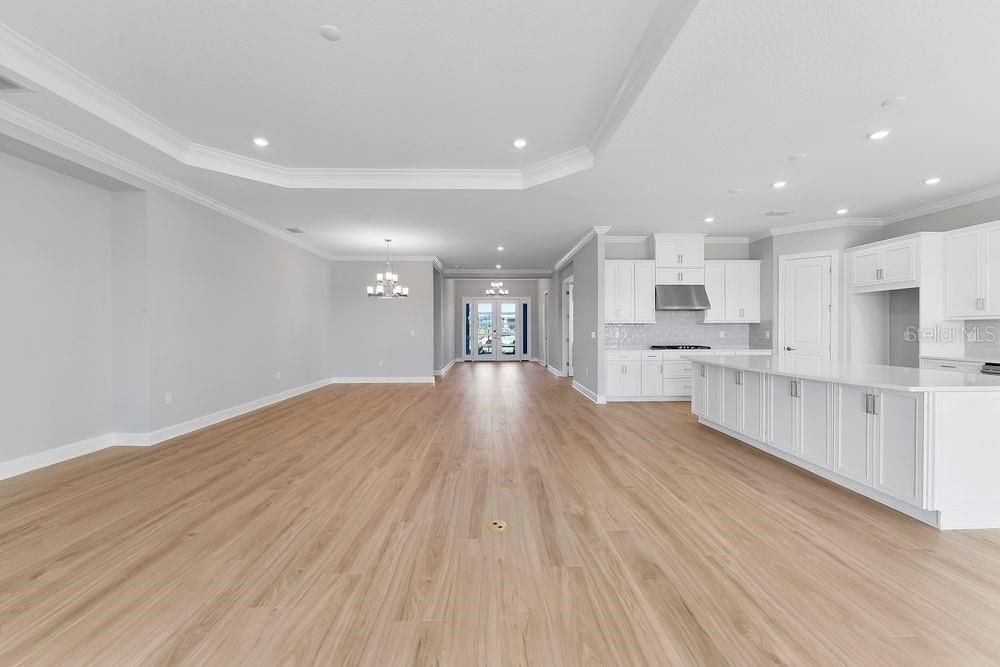 合同活跃: $899,265 (3 贝兹, 3 浴室, 3004 平方英尺)