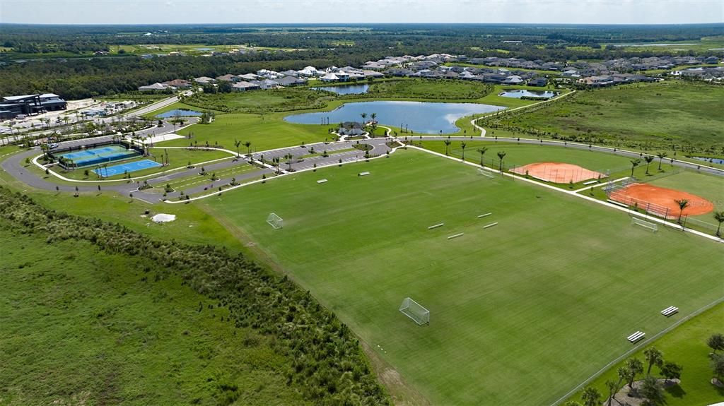 合同活跃: $899,265 (3 贝兹, 3 浴室, 3004 平方英尺)