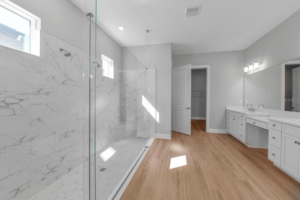 合同活跃: $899,265 (3 贝兹, 3 浴室, 3004 平方英尺)