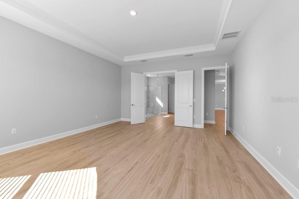 合同活跃: $899,265 (3 贝兹, 3 浴室, 3004 平方英尺)