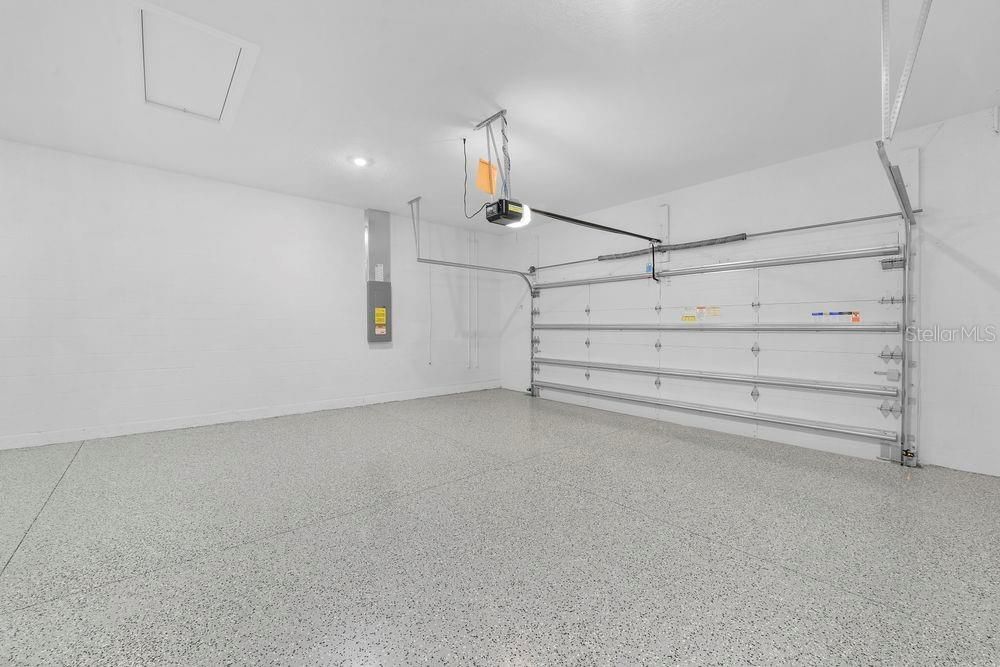 合同活跃: $899,265 (3 贝兹, 3 浴室, 3004 平方英尺)