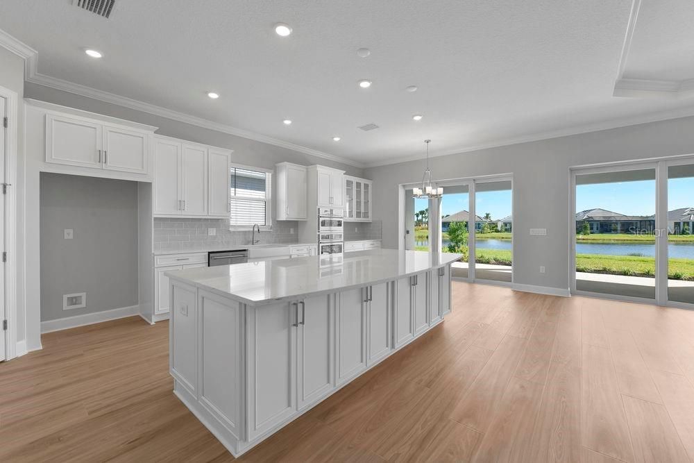 合同活跃: $899,265 (3 贝兹, 3 浴室, 3004 平方英尺)