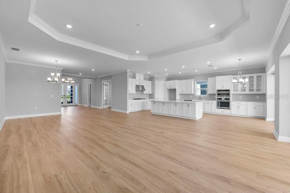 合同活跃: $899,265 (3 贝兹, 3 浴室, 3004 平方英尺)