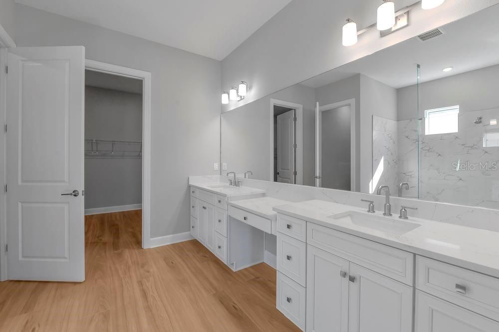 合同活跃: $899,265 (3 贝兹, 3 浴室, 3004 平方英尺)