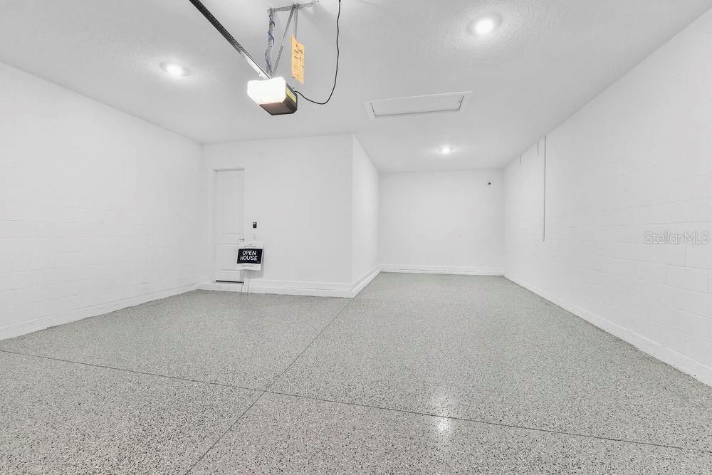 合同活跃: $899,265 (3 贝兹, 3 浴室, 3004 平方英尺)