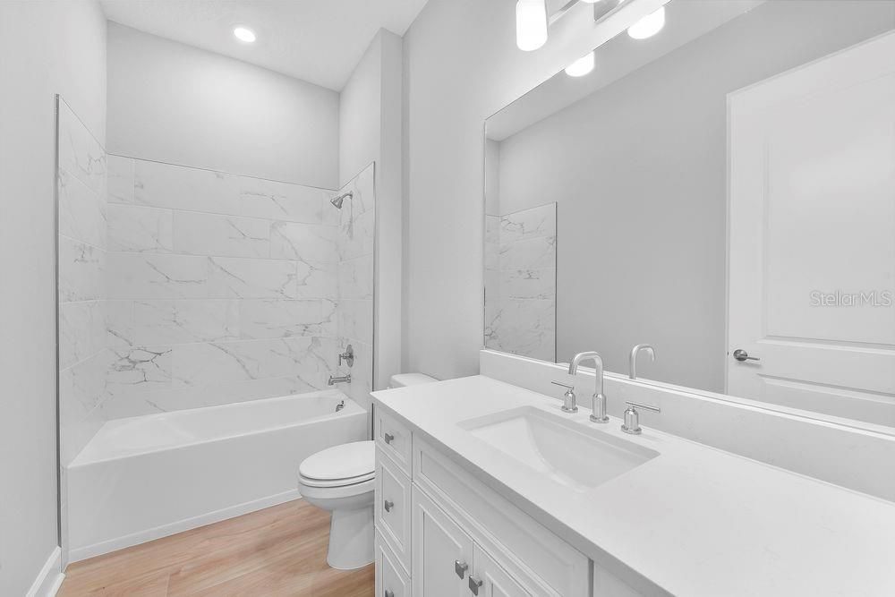 合同活跃: $899,265 (3 贝兹, 3 浴室, 3004 平方英尺)